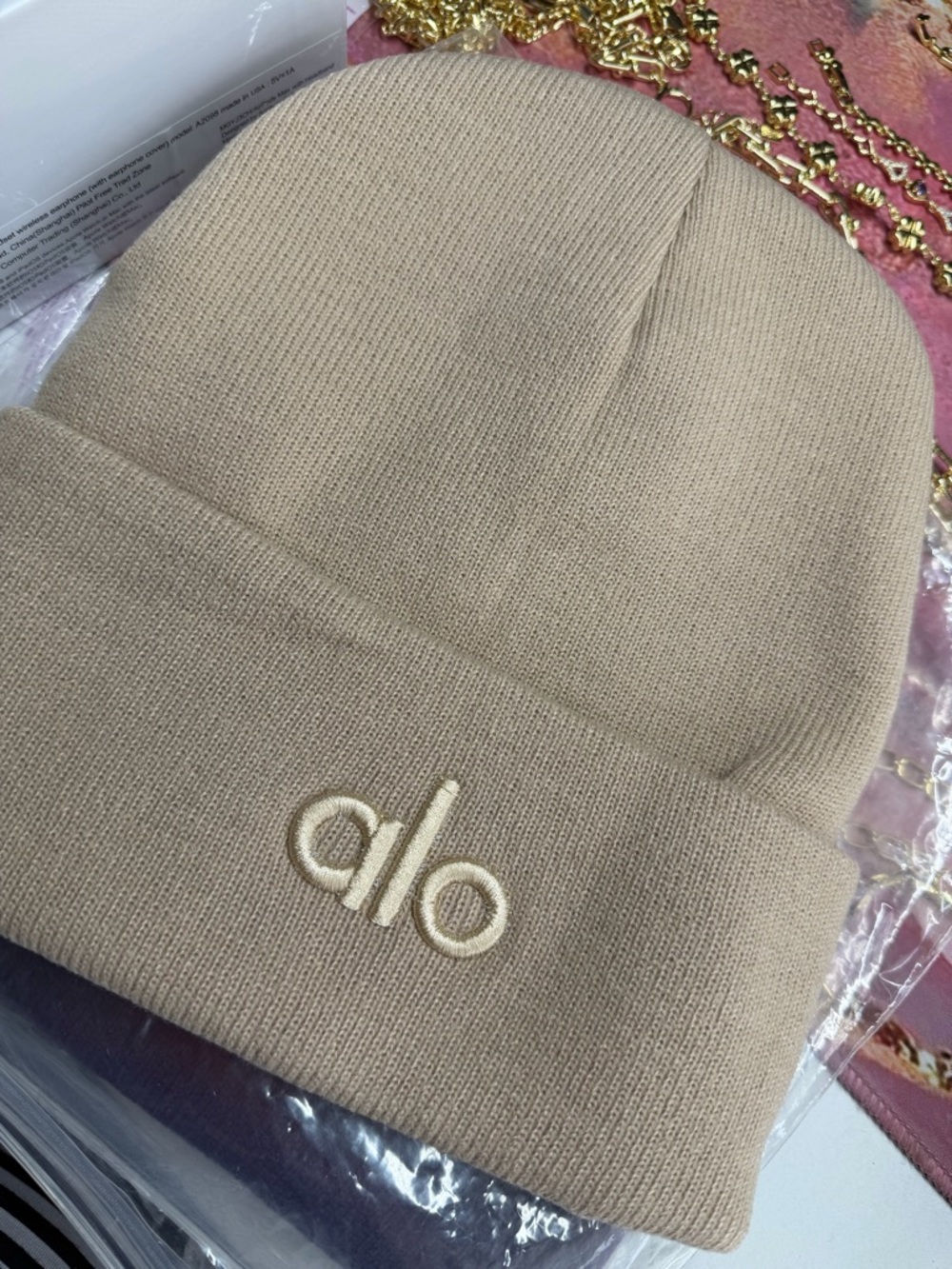ALO Yoga Neutral Beige Cuffed Knit Beanie